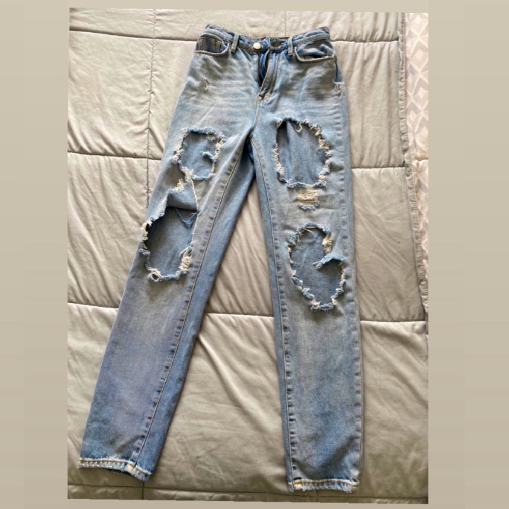 BDG Mom High Rise Straight leg Ripped Jeans
